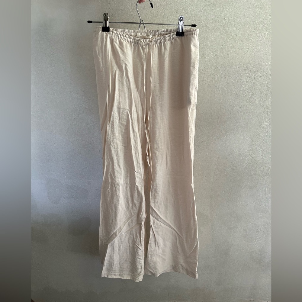 White linen inspired pants 🥥